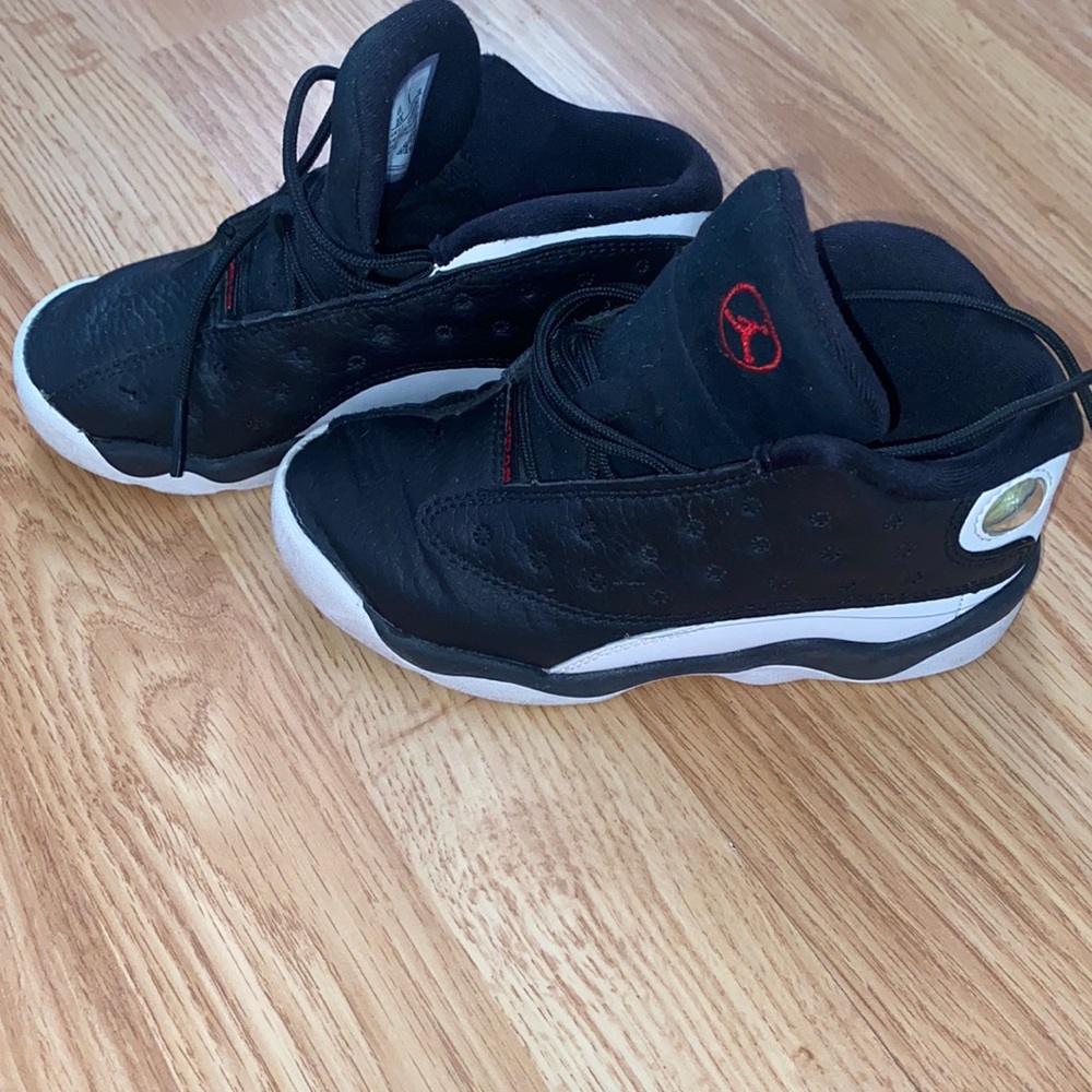 Toddler boy 10 c black Jordan’s. Fair condition some wrinkles on the front. ⚪️⚫️
